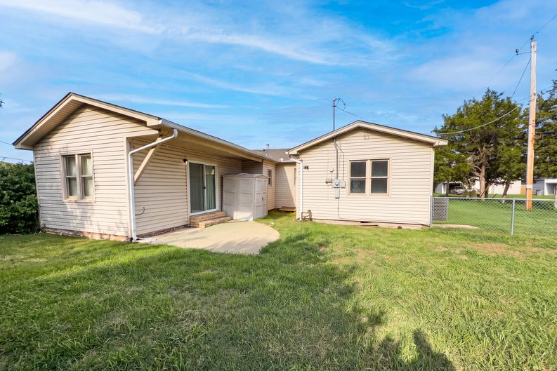 Photo 17 of 20 of 2606 NW 17th St, Lawton, OK