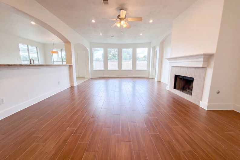 Photo 4 of 43 of 7618 Crescent Lake Ct, Rosenberg, TX