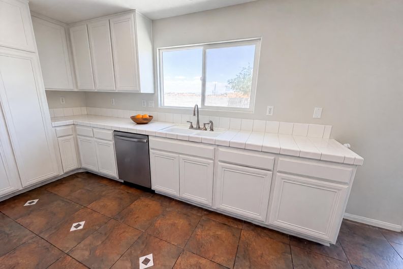 Photo 8 of 28 of 13185 Great Falls Ave, Victorville, CA