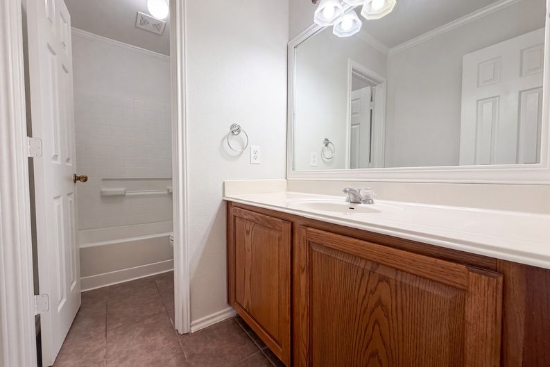Photo 18 of 24 of 129 Carmel Dr, Cibolo, TX