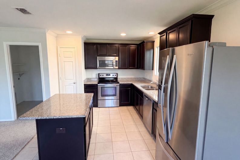 Photo 6 of 16 of 3029 Adrian Creek Dr, Little Elm, TX