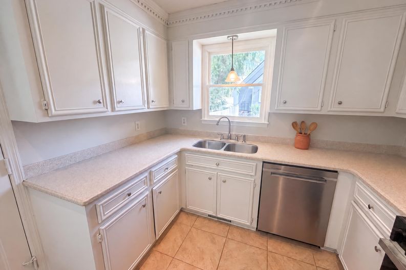 Photo 11 of 37 of 153 Courtney Oak Dr, West Columbia, SC