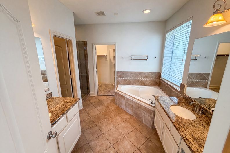Photo 14 of 36 of 15822 Maple Shores Dr, Houston, TX