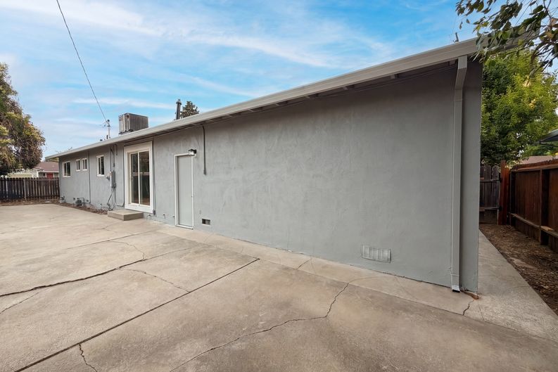 Photo 5 of 24 of 648 Lewis Ave, Yuba City, CA