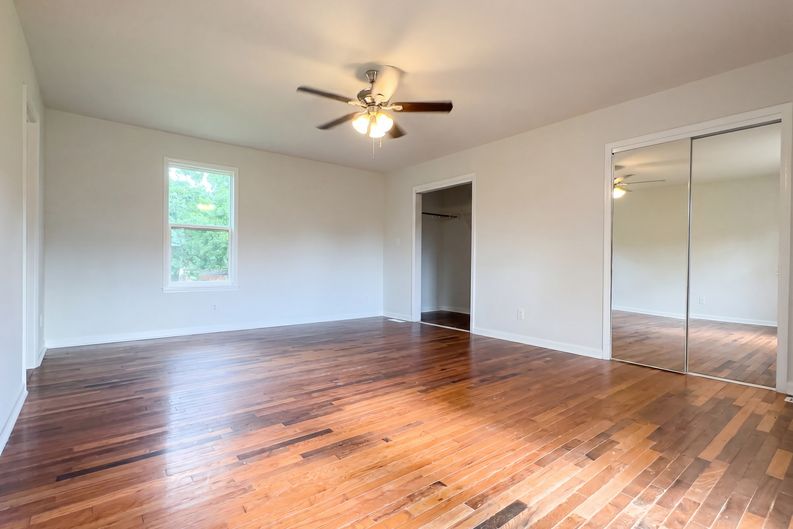 Photo 4 of 19 of 1040 Dodd Dr, Savannah, TN
