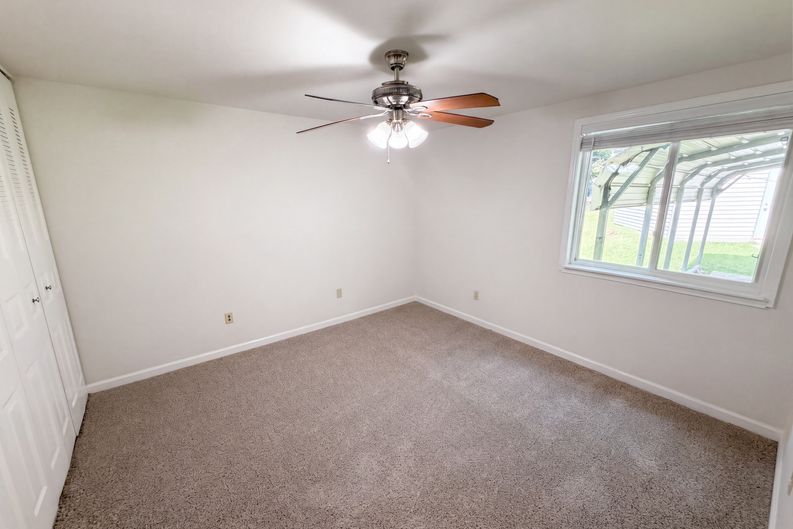 Photo 4 of 18 of 3618 Gustar Ct, Charlotte, NC