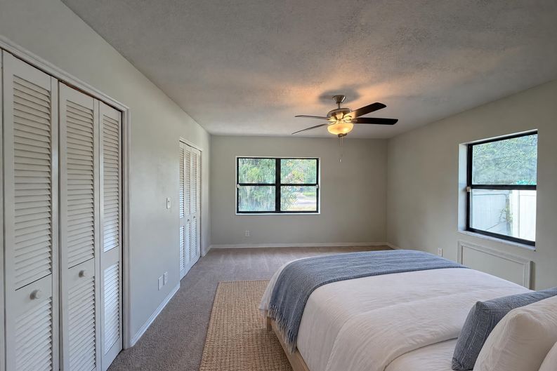 Photo 4 of 34 of 601 Myrtle Way S, Saint Petersburg, FL