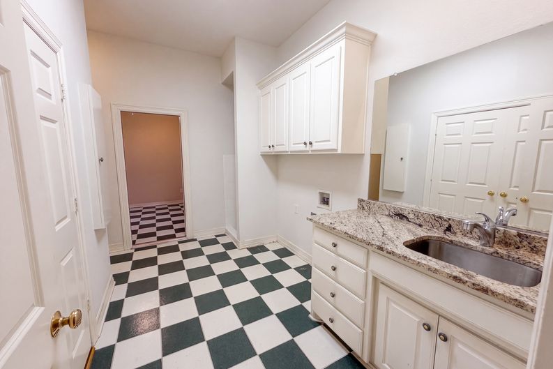 Photo 24 of 29 of 619 Edgewood Ln, Red Oak, TX