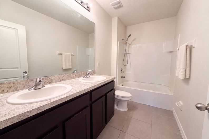 Photo 20 of 30 of 16805 Trite Bend St, Wimauma, FL