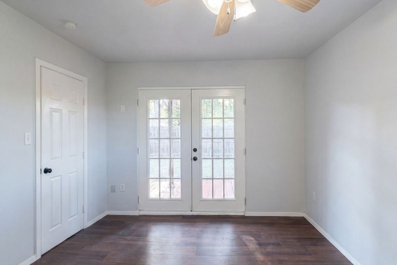 Photo 7 of 17 of 4526 S Horseshoe Trl, The Colony, TX