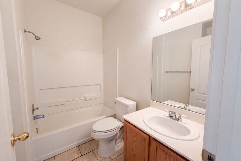 Photo 13 of 24 of 696 Troon Dr SE, Rio Rancho, NM