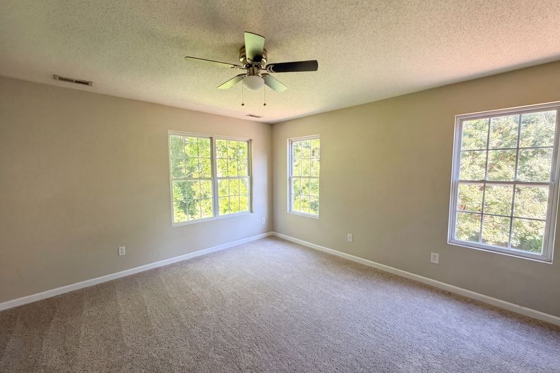Photo 9 of 17 of 43 Edgebrook Cir, Durham, NC