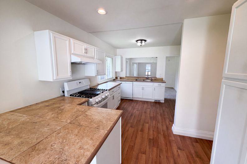 Photo 12 of 17 of 21420 Jefferson St, Farmington Hills, MI