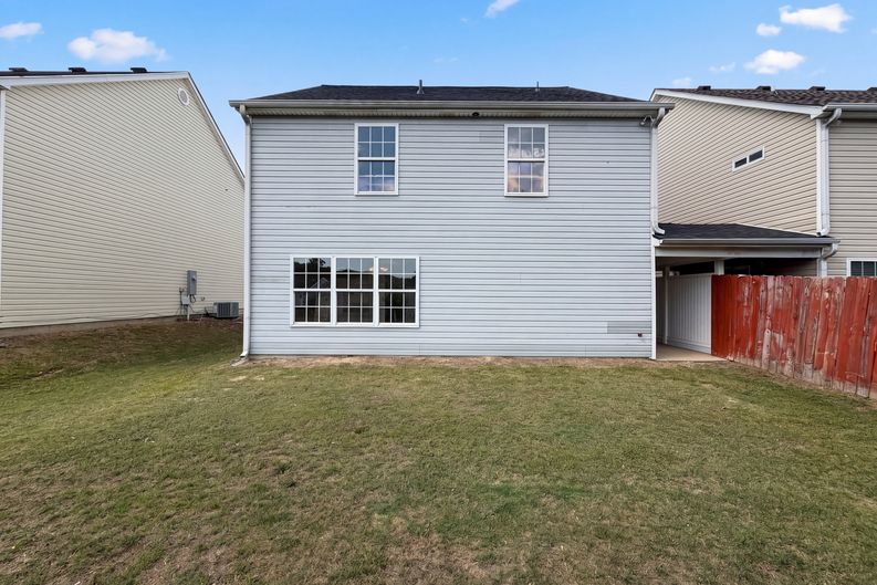 Photo 5 of 21 of 6126 Hickory Lane Dr, Union City, GA