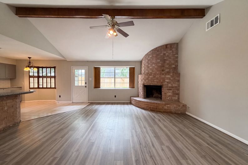 Photo 3 of 19 of 9606 Ballin David Dr, Spring, TX