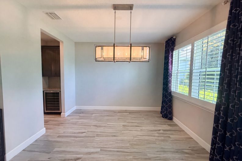 Photo 8 of 28 of 1011 Victoria Hills Dr S, Deland, FL