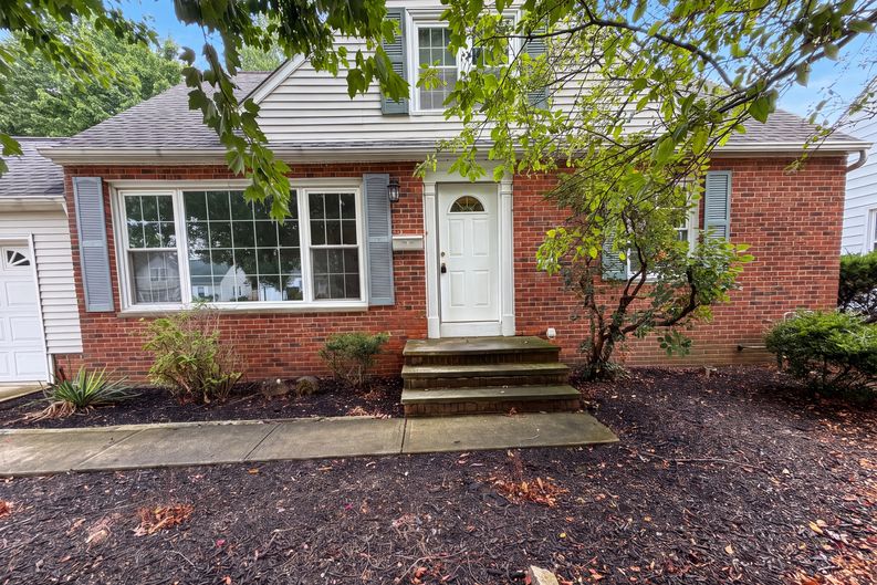 Photo 17 of 24 of 971 Learidge Rd, Cleveland, OH