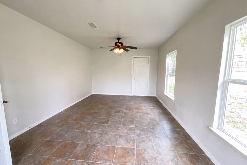 Photo 7 of 17 of 1210 Fillmore Dr, San Antonio, TX