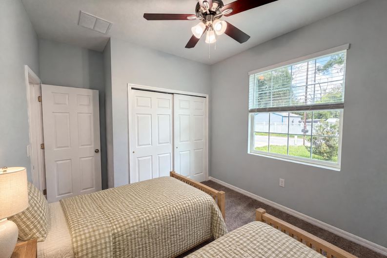 Photo 4 of 27 of 1013 W 11th St, Sanford, FL
