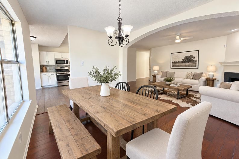 Photo 8 of 25 of 4541 Crystal Ln, Garland, TX
