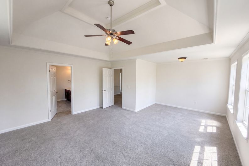Photo 16 of 31 of 3017 Farmville Cir, Spring Hill, TN