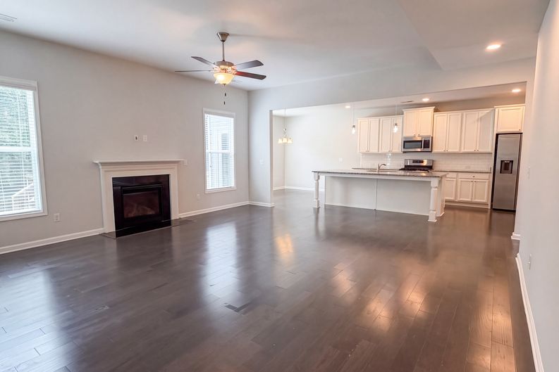 Photo 3 of 33 of 962 Centennial Dr, Columbia, SC