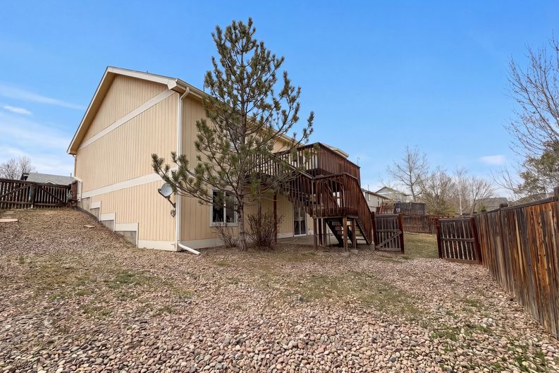 Photo 5 of 28 of 4098 La Junta Dr, Loveland, CO