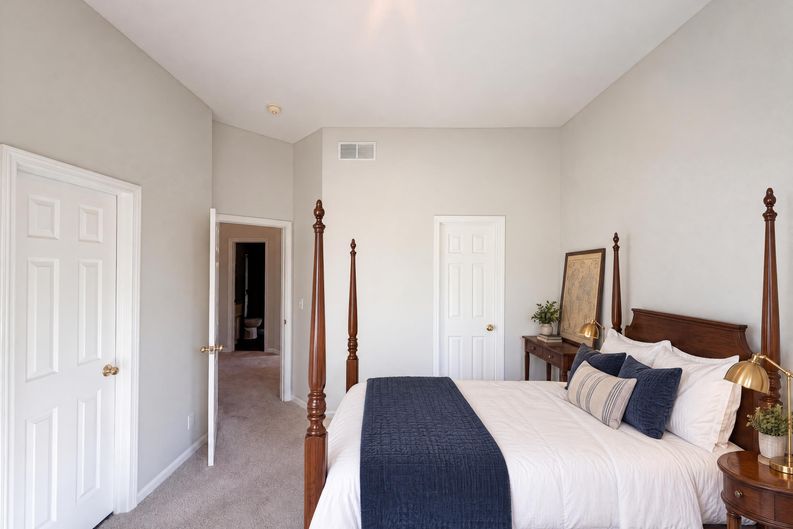 Photo 10 of 25 of 7825 W 143rd Pl, Overland Park, KS