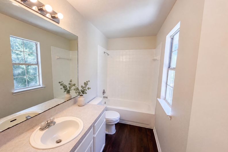 Photo 8 of 17 of 1555 Parkfield Cir, Round Rock, TX