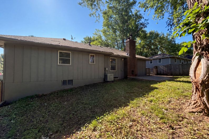 Photo 19 of 21 of 205 NE 1st Street Ter, Blue Springs, MO