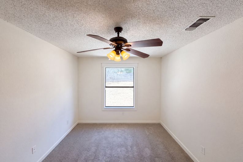 Photo 9 of 19 of 6612 Lakeside Dr, Lake Worth, TX
