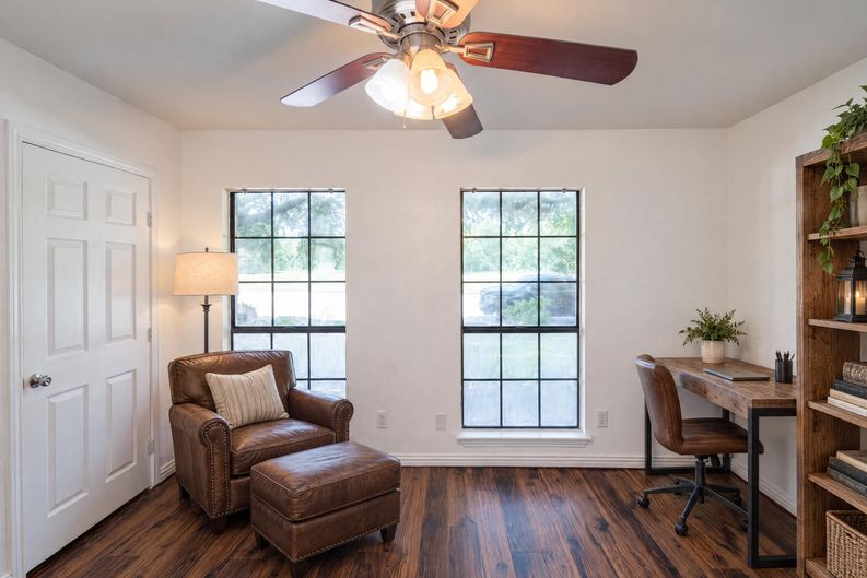 Photo 13 of 18 of 1613 Mullins Dr, Plano, TX