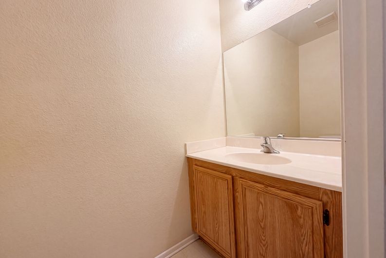 Photo 10 of 27 of 18792 Dogwood Ct, Adelanto, CA