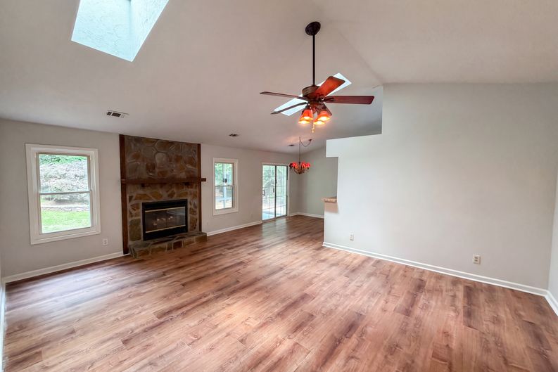 Photo 3 of 20 of 158 Colemans Bluff Dr, Woodstock, GA