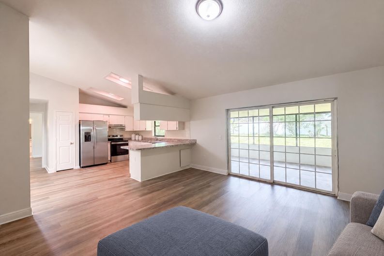Photo 3 of 21 of 1711 Avant St, Valrico, FL