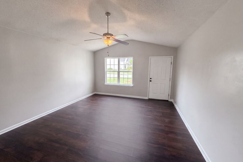 Photo 12 of 16 of 237 Arthurdale Dr, West Columbia, SC