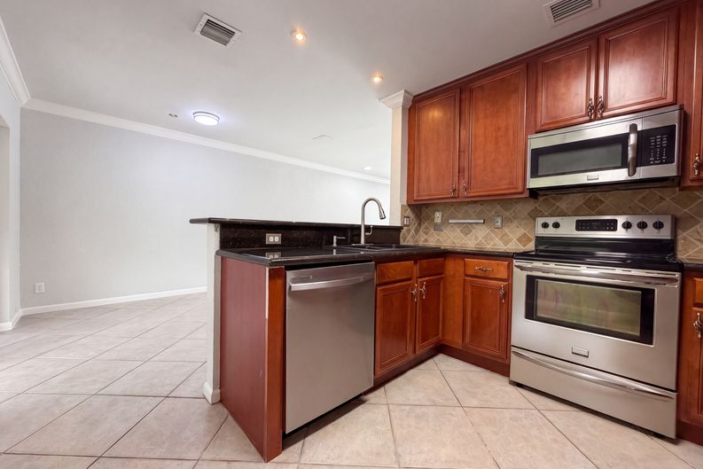 Photo 7 of 24 of 1480 SW 47th Ave, Deerfield Beach, FL