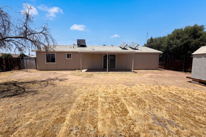 Photo 5 of 19 of 2831 N 70th Dr, Phoenix, AZ