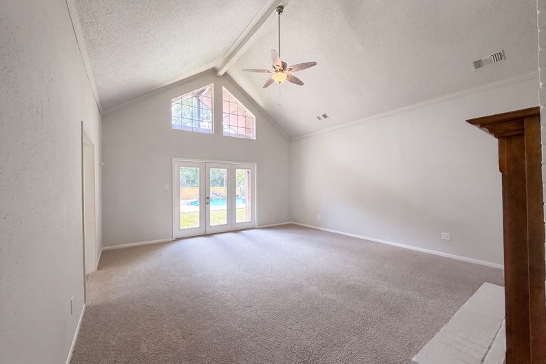 Photo 3 of 23 of 1102 Londonderry Ave, Friendswood, TX