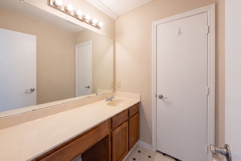 Photo 11 of 15 of 2739 April Hill Ln, Dallas, TX