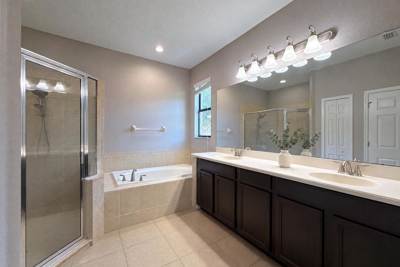 Photo 10 of 36 of 12424 Belcroft Dr, Riverview, FL
