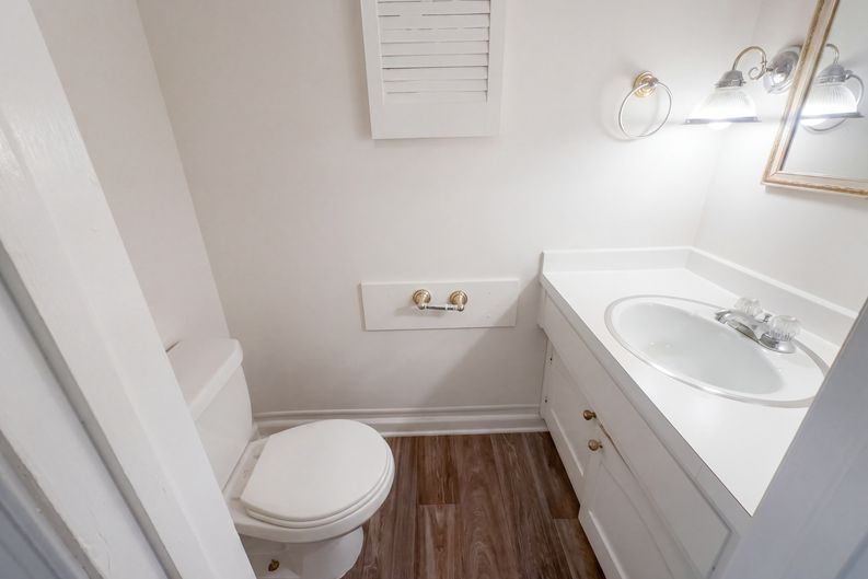 Photo 15 of 21 of 3229 Regents Park Ln, Greensboro, NC