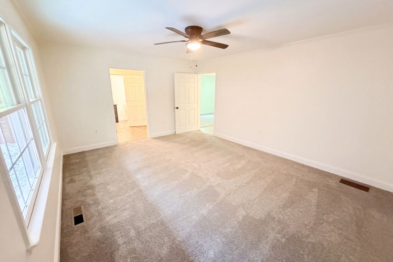 Photo 9 of 22 of 2674 Skylane Dr, Marietta, GA