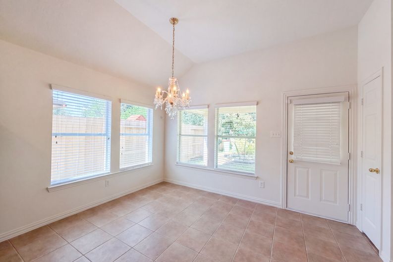 Photo 8 of 24 of 5307 Chatham Hill Ln, Houston, TX