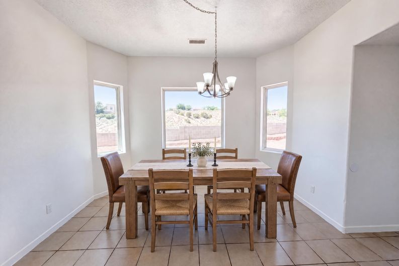 Photo 7 of 22 of 2516 Milagro Ridge Ct NE, Rio Rancho, NM