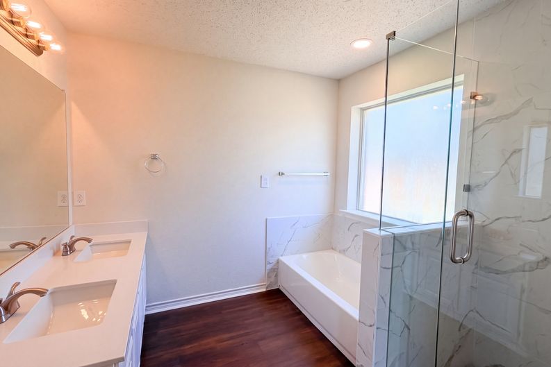 Photo 16 of 25 of 7109 Cottonwood Cir, Sachse, TX