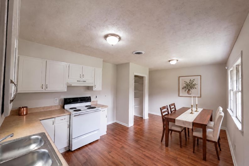 Photo 6 of 16 of 6616 Amanda Cir, Fayetteville, NC