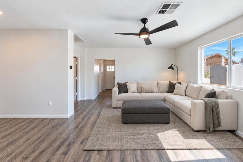 Photo 3 of 29 of 1131 E Virginia Ave, Phoenix, AZ