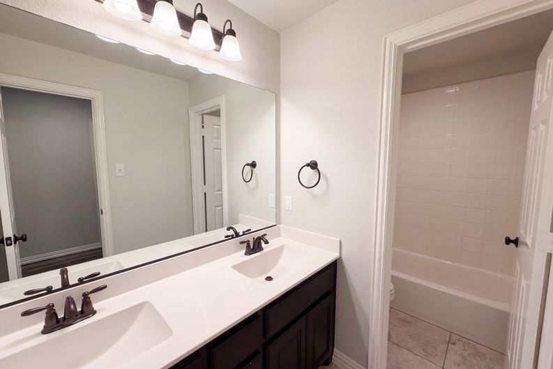 Photo 11 of 39 of 9332 Kaitlyn Ct, Lantana, TX
