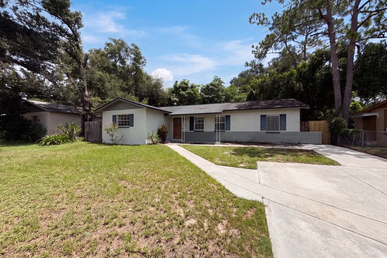 Photo 13 of 14 of 7018 Lynwood Dr, Tampa, FL